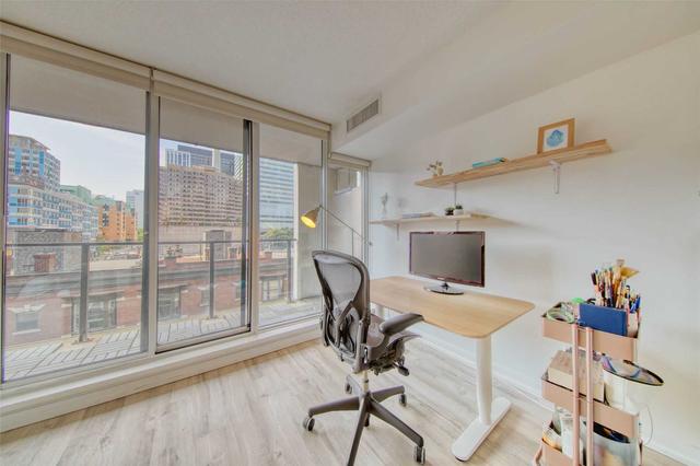 727 - 111 Elizabeth St, Condo with 1 bedrooms, 1 bathrooms and 0 parking in Toronto ON | Image 3