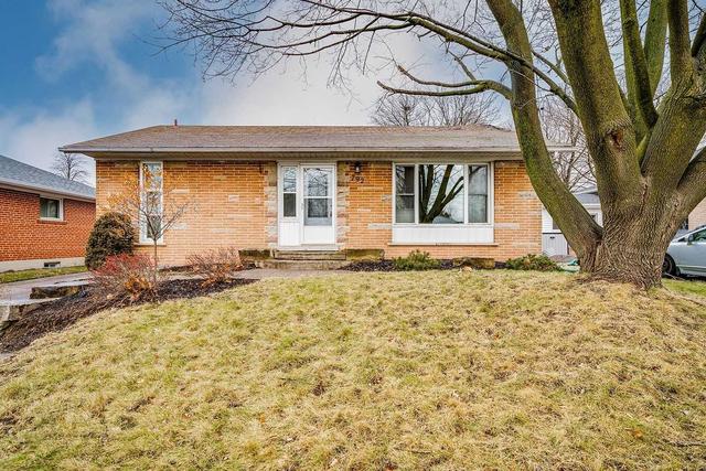 792 Eastbourne Ave, House detached with 3 bedrooms, 2 bathrooms and 4 parking in Oshawa ON | Image 1