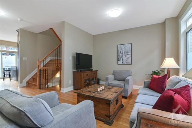 1133 Rockingham Avenue, Townhouse with 2 bedrooms, 3 bathrooms and 2 parking in Ottawa ON | Image 9