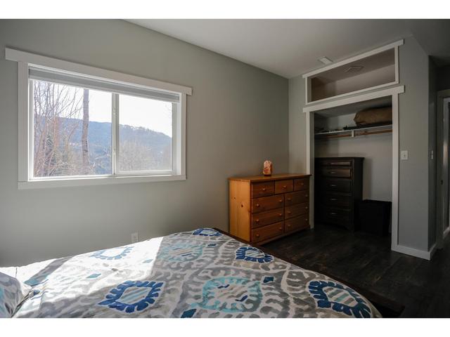 5820 Woodland Drive, House detached with 4 bedrooms, 4 bathrooms and null parking in Central Kootenay F BC | Image 41