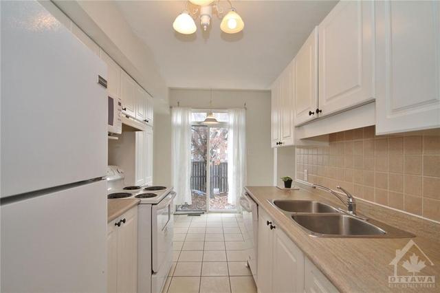 4 Sienna Private, Townhouse with 3 bedrooms, 2 bathrooms and 2 parking in Ottawa ON | Image 7