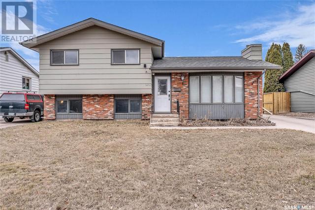 1210 Moss Avenue, House detached with 4 bedrooms, 3 bathrooms and null parking in Saskatoon SK | Image 3