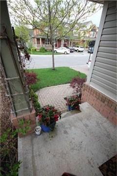 2216 Kenneth Cres, House detached with 3 bedrooms, 3 bathrooms and 1 parking in Burlington ON | Image 3