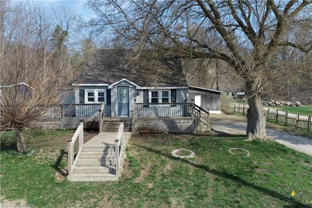 8540 Lakeshore Road, House detached with 2 bedrooms, 1 bathrooms and 3 parking in Lambton Shores ON | Image 1