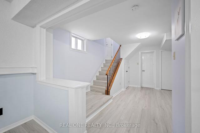 89 Codsell Ave, House detached with 3 bedrooms, 2 bathrooms and 3 parking in Toronto ON | Image 10