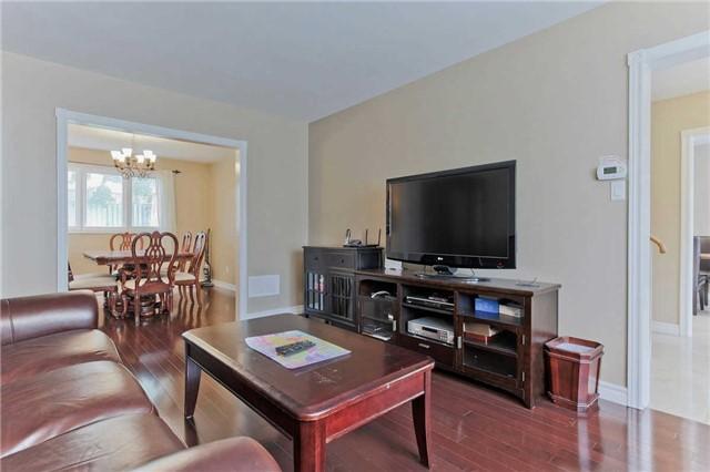 104 Southdale Dr, House detached with 4 bedrooms, 3 bathrooms and 6 parking in Markham ON | Image 5