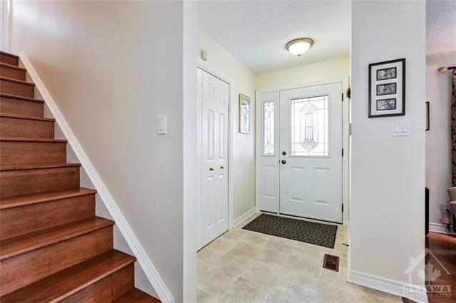 2589 Hanlon Avenue, House detached with 4 bedrooms, 3 bathrooms and 4 parking in Ottawa ON | Image 4