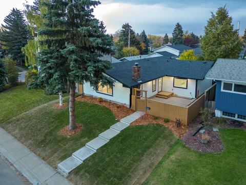 10632 Mapleglen Crescent Se, House detached with 5 bedrooms, 4 bathrooms and 4 parking in Calgary AB | Card Image