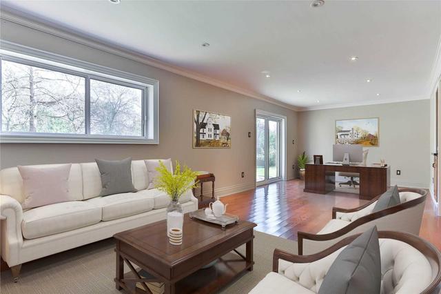 44 Gatehead Rd, House detached with 3 bedrooms, 2 bathrooms and 6 parking in Toronto ON | Image 5
