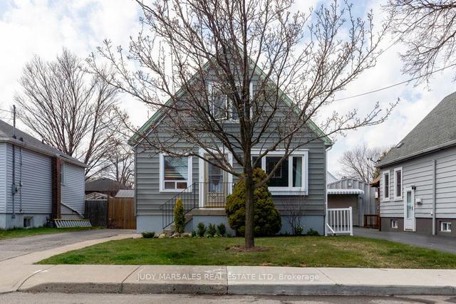 214 East 33rd St, House detached with 3 bedrooms, 2 bathrooms and 2 parking in Hamilton ON | Image 1
