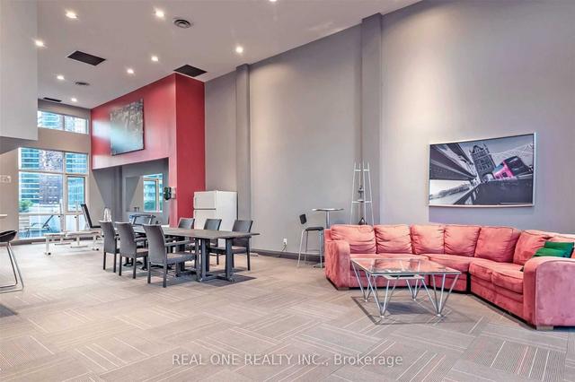 301 - 8 Wellesley St E, Condo with 2 bedrooms, 1 bathrooms and 1 parking in Toronto ON | Image 5
