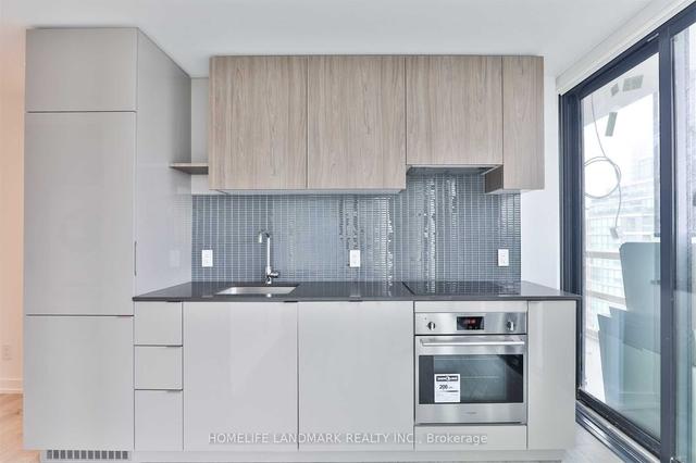 1105 - 161 Roehampton Ave, Condo with 1 bedrooms, 1 bathrooms and 0 parking in Toronto ON | Image 5