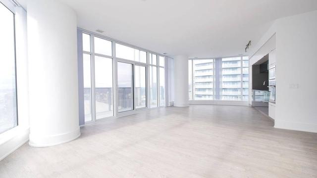 4810 - 10 York St, Condo with 3 bedrooms, 2 bathrooms and 1 parking in Toronto ON | Image 4