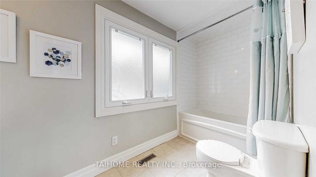 31 Stubbswood Sq, House detached with 3 bedrooms, 4 bathrooms and 6 parking in Toronto ON | Image 8
