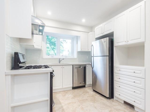 19 Sydenham St, House attached with 3 bedrooms, 3 bathrooms and 1 parking in Toronto ON | Image 2