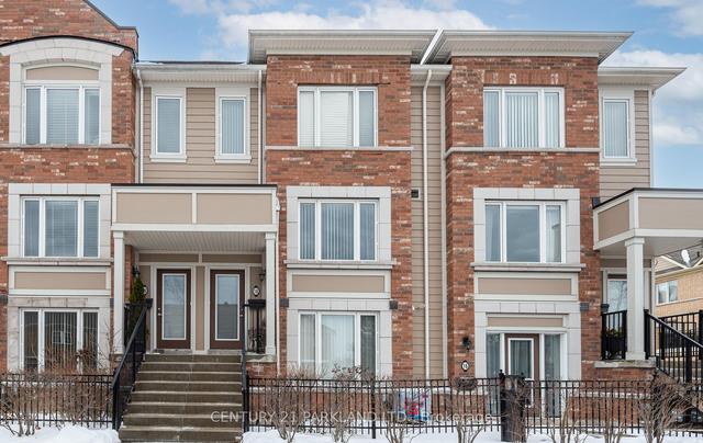 12 - 18 Walter Dove Crt E, Townhouse with 2 bedrooms, 3 bathrooms and 2 parking in Aurora ON | Image 1