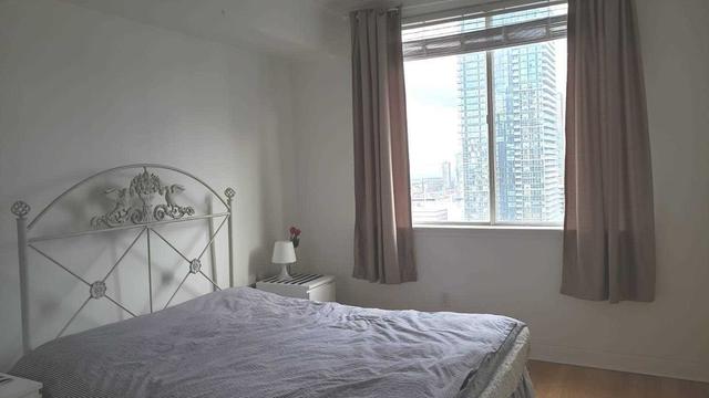 lph05 - 25 Grenville St, Condo with 1 bedrooms, 1 bathrooms and 0 parking in Toronto ON | Image 2
