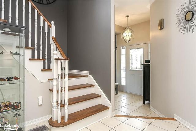 89 Wesley Avenue, House detached with 4 bedrooms, 2 bathrooms and 6 parking in Wasaga Beach ON | Image 3