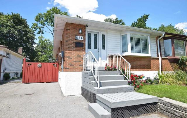 654 Radisson Ave, House semidetached with 3 bedrooms, 2 bathrooms and 3 parking in Oshawa ON | Image 1