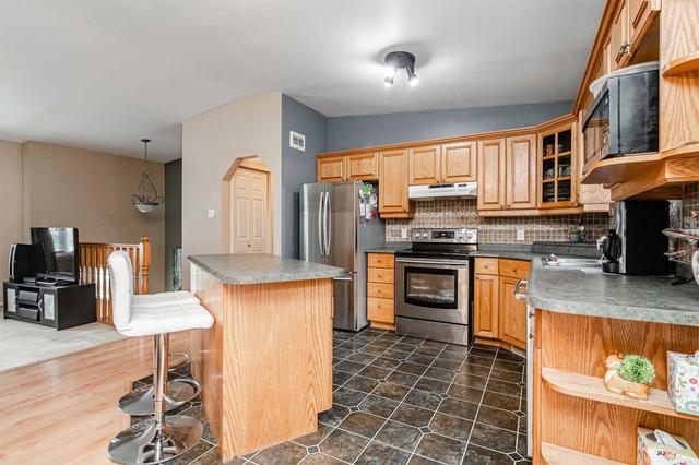 14 Emily Crt, House detached with 3 bedrooms, 2 bathrooms and 10 parking in Kawartha Lakes ON | Image 4