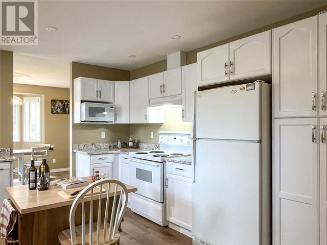 301 - 8408 Jubilee Road E, Condo with 2 bedrooms, 2 bathrooms and 1 parking in Summerland BC | Image 6
