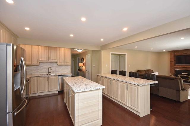 30 Ravinder Crt, House detached with 5 bedrooms, 4 bathrooms and 12 parking in Brampton ON | Image 3