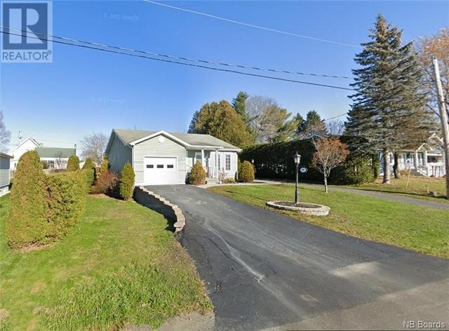 25 Des Pins Street, House detached with 3 bedrooms, 2 bathrooms and null parking in Haut Madawaska NB | Image 12