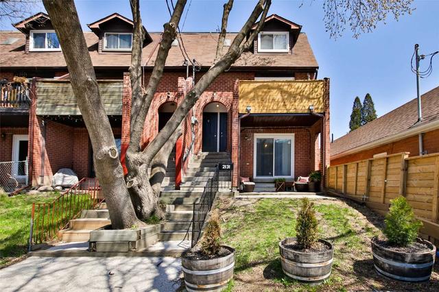 2131 Dufferin St, House detached with 7 bedrooms, 5 bathrooms and 2 parking in Toronto ON | Image 1