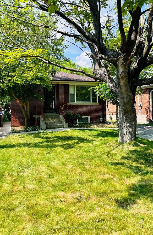 16 Alexis Blvd, House detached with 4 bedrooms, 6 bathrooms and 5 parking in Toronto ON | Image 1