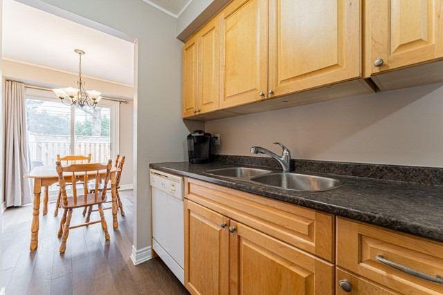 2 - 3000 Palmer Dr, Townhouse with 3 bedrooms, 2 bathrooms and 1 parking in Burlington ON | Image 4