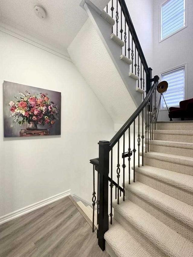 43 Michael Way S, Townhouse with 3 bedrooms, 3 bathrooms and 2 parking in Markham ON | Image 3