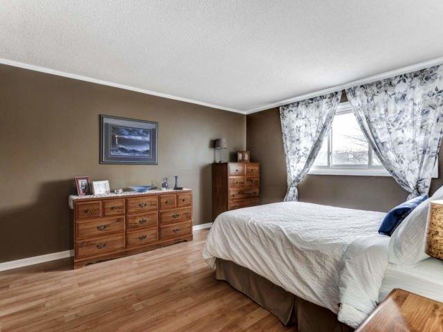 80 Courtleigh Sq, House attached with 3 bedrooms, 2 bathrooms and 2 parking in Brampton ON | Image 12