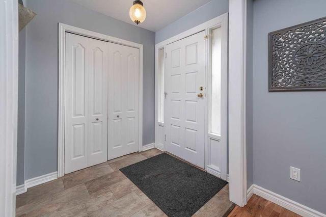 116 Kozlov St, House semidetached with 3 bedrooms, 2 bathrooms and 2 parking in Barrie ON | Image 3
