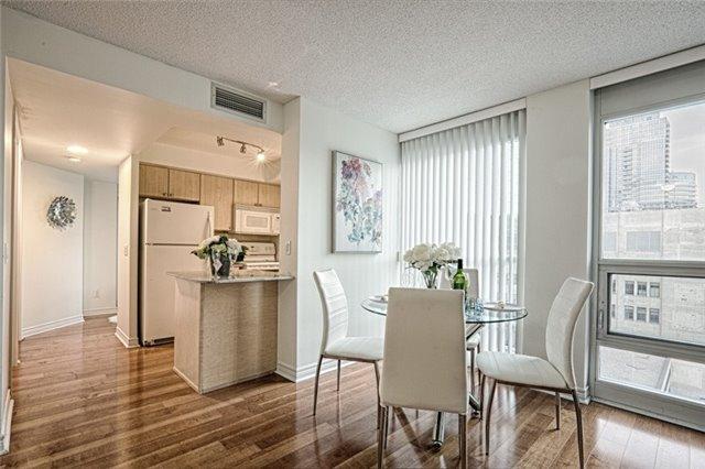 1702 - 763 Bay St, Condo with 1 bedrooms, 1 bathrooms and 1 parking in Toronto ON | Image 9