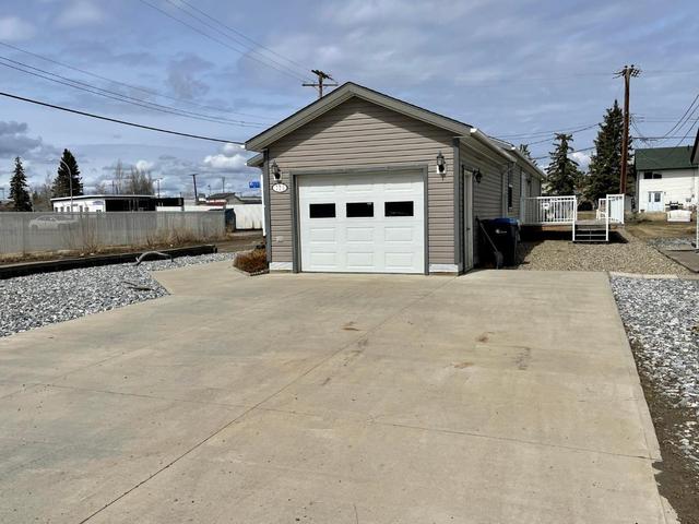 720 105 Avenue, House detached with 2 bedrooms, 2 bathrooms and 2 parking in Dawson Creek BC | Image 15