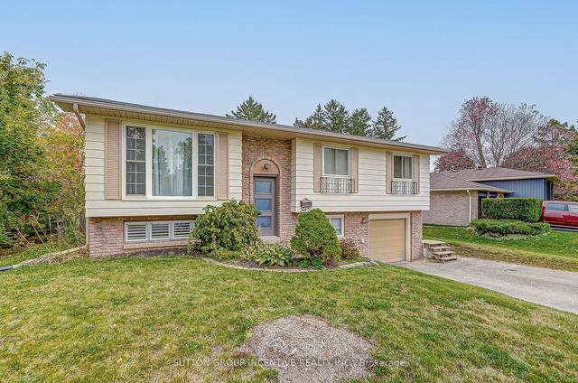 220 Pine Dr, House detached with 3 bedrooms, 2 bathrooms and 5 parking in Barrie ON | Image 1