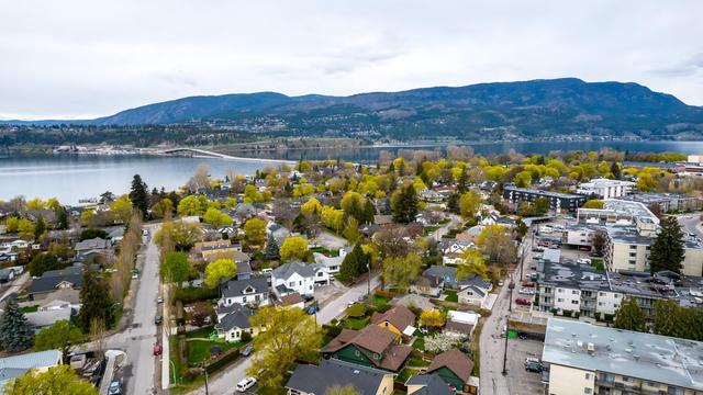 1972 Knox Crescent, House detached with 4 bedrooms, 2 bathrooms and 2 parking in Kelowna BC | Image 34