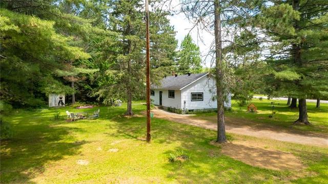 7 Eastern Road, House detached with 2 bedrooms, 1 bathrooms and 10 parking in Greater Madawaska ON | Image 2