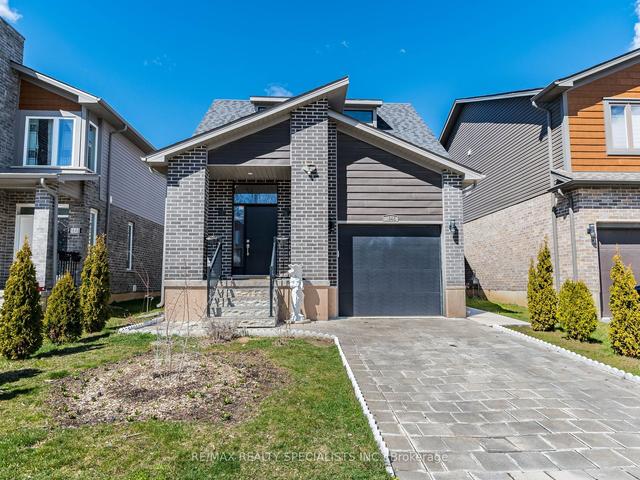 1646 Valhalla St, House detached with 2 bedrooms, 2 bathrooms and 2 parking in London ON | Image 1