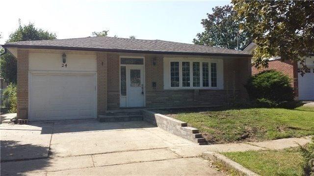 24 Cole Ave, House detached with 3 bedrooms, 1 bathrooms and 1 parking in Clarington ON | Image 2