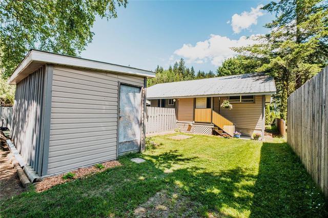 917 - 919 Victoria Road, W, House detached with 2 bedrooms, 2 bathrooms and 6 parking in Revelstoke BC | Card Image