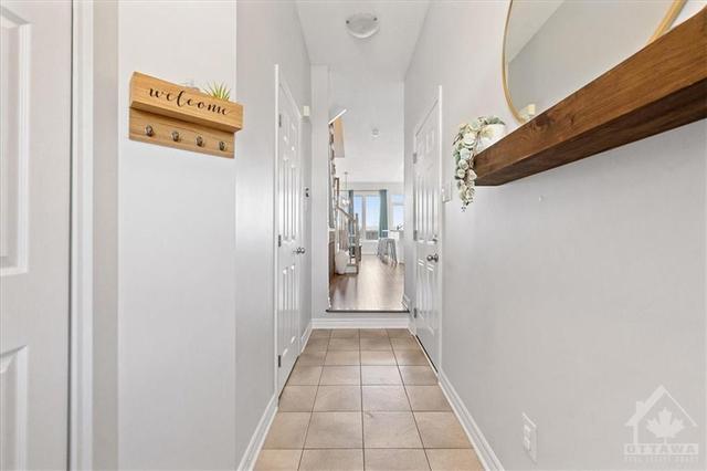2187 Mondavi Street, Townhouse with 3 bedrooms, 3 bathrooms and 3 parking in Ottawa ON | Image 2