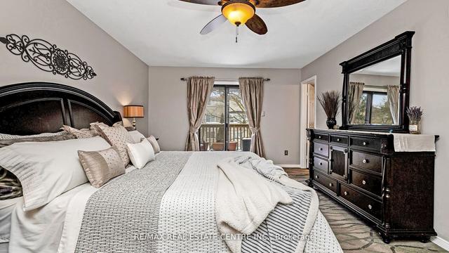 19 Montgomery Sq, House detached with 4 bedrooms, 3 bathrooms and 9 parking in Brampton ON | Image 18