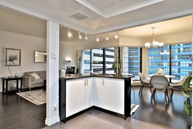 409 - 55 Harbour Sq, Condo with 1 bedrooms, 1 bathrooms and 1 parking in Toronto ON | Image 12