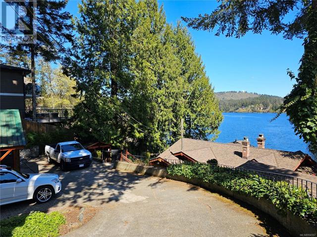 4817 Prospect Lake Rd, House detached with 2 bedrooms, 3 bathrooms and 2 parking in Saanich BC | Image 27