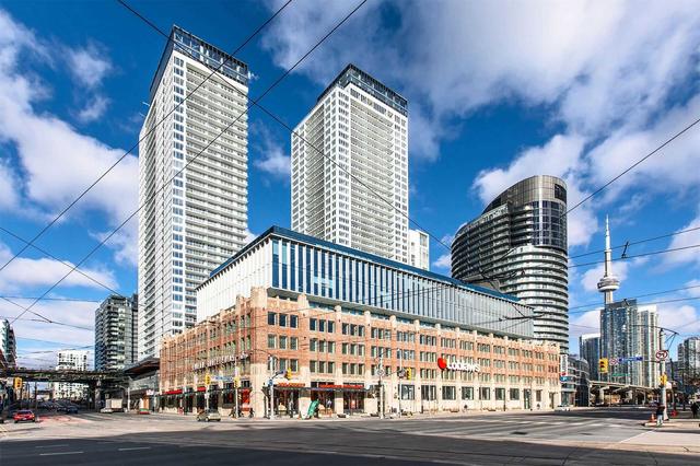 2201 - 17 Bathurst St, Condo with 1 bedrooms, 1 bathrooms and 2 parking in Toronto ON | Image 1