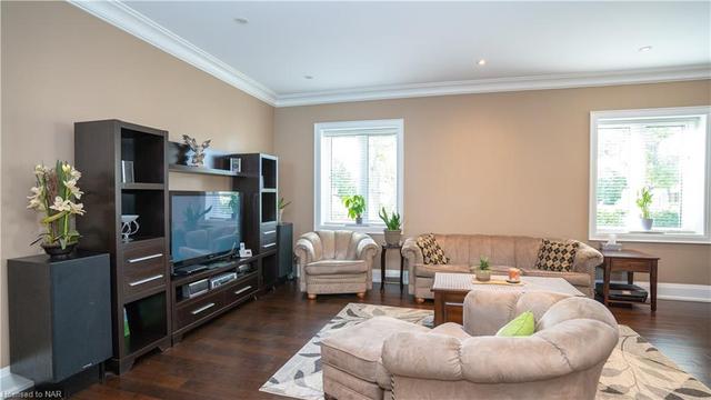 8307 Willoughby Drive, House detached with 4 bedrooms, 2 bathrooms and null parking in Niagara Falls ON | Image 11