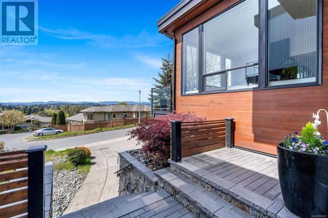 4015 Rainbow St, House detached with 4 bedrooms, 4 bathrooms and 4 parking in Saanich BC | Image 69