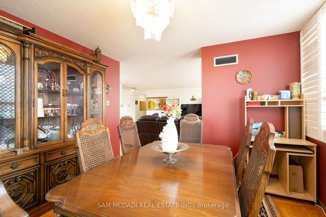 1707 - 3650 Kaneff Cres, Condo with 3 bedrooms, 2 bathrooms and 1 parking in Mississauga ON | Image 4