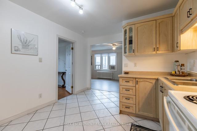 17 - 2 Vineland Ave, Condo with 2 bedrooms, 1 bathrooms and 1 parking in Hamilton ON | Image 5